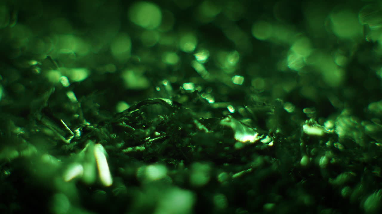 Emerald color metal fillings