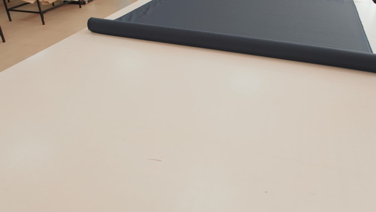 nuevo azul industrial, rollo negro.