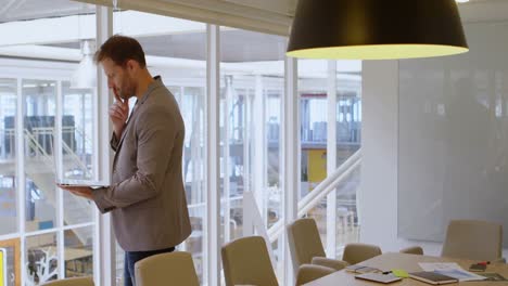 businessman using laptop in office 4k