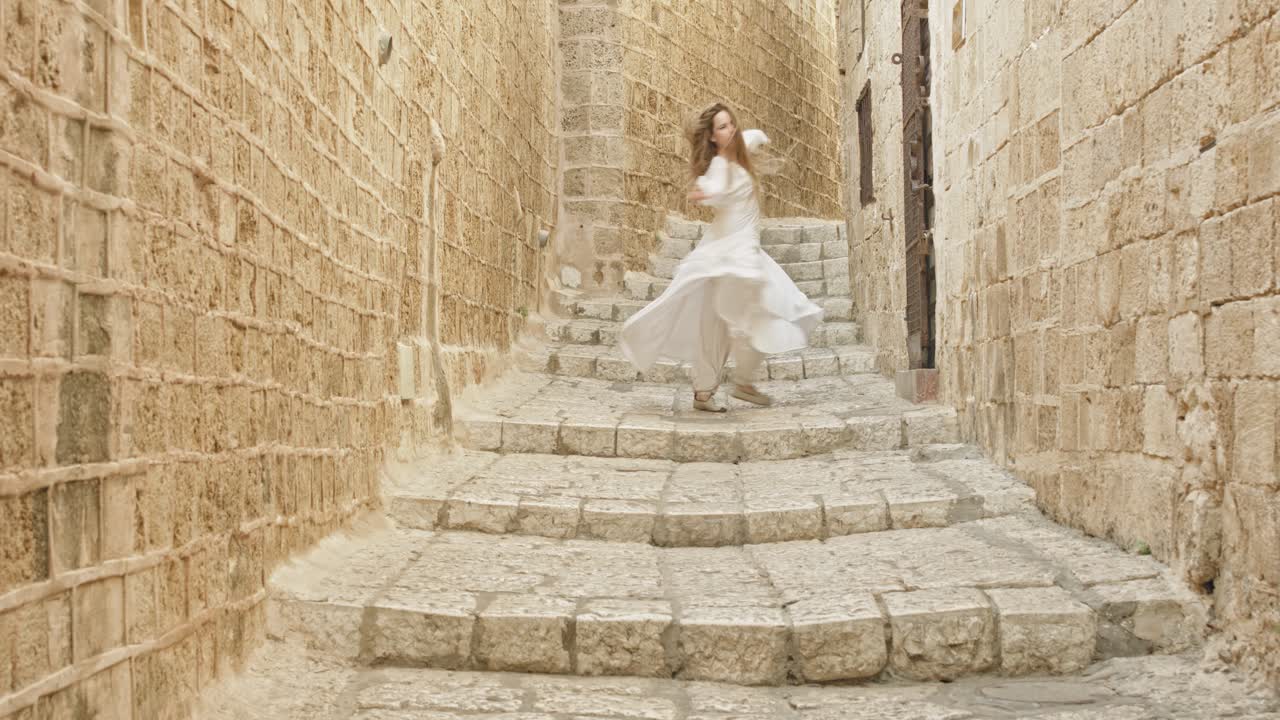 오래된 장소에서 회전하는 수피 2