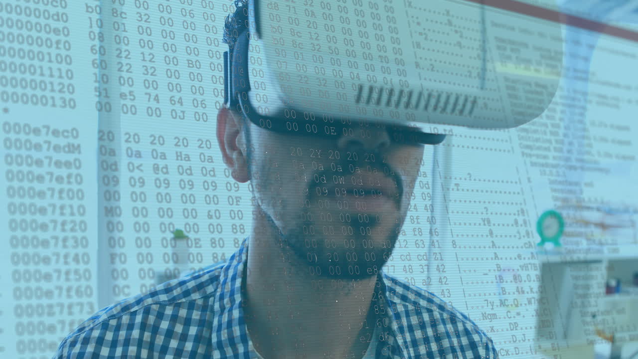 animazione dell'interfaccia con informazioni digitali che si muovono rapidamente sull'uomo che indossa l'auricolare vr