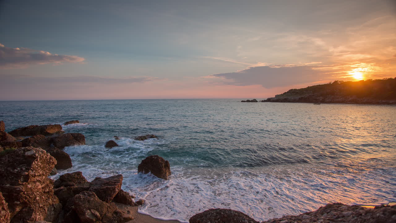 puesta de sol en la playa de montenegro 4k 00