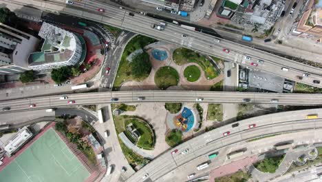 tráfico urbano en el centro de la ciudad de hong kong, vista aérea