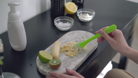 preparation of facial mask with banana and kiwi