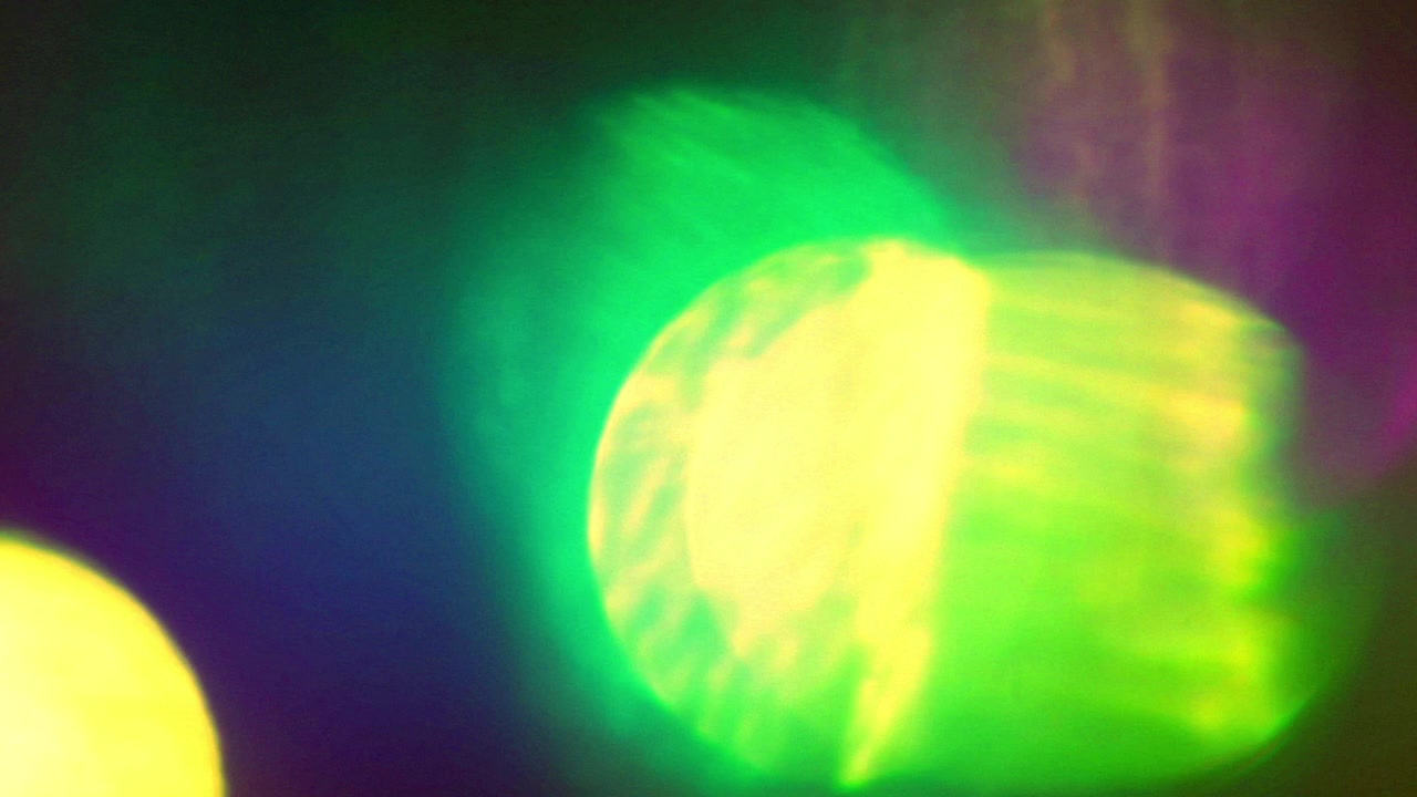 Transizioni astratte con fughe di luce e bagliori dell'obiettivo