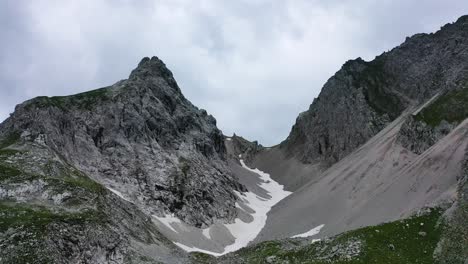 Doppelgipfel-österreichische-Alpen-Schneefall