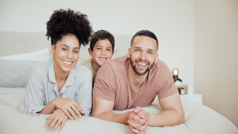 Happy,-face-and-parents-with-a-child-on-the-bed