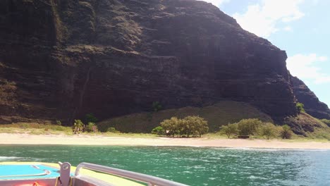 Gimbal-wide-shot-from-a-boat-of-the-campsites-at-Polihale-State-Park-on-the-southern-edge-of-the-Na-Pali-Coast-in-Kaua'i,-Hawai'i