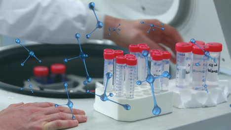 animación de nucleótidos sobre investigador caucásico colocando tubos de ensayo llenos de líquido en la centrífuga