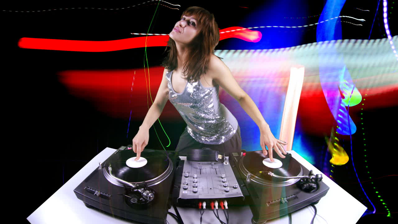 mujer joven dj 05
