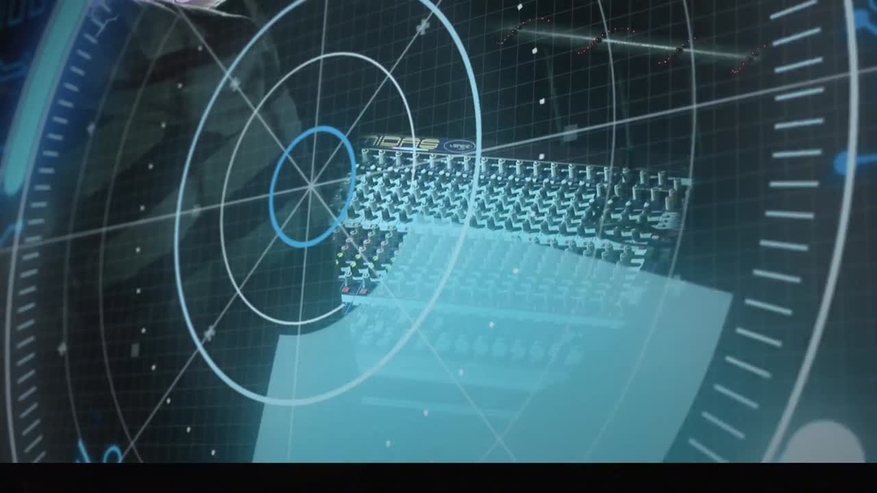 animación de procesamiento de datos y hacker sobre fondo negro