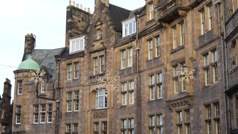 Auténticos-Edificios-Tradicionales-En-Edimburgo,-Royal-Mile.