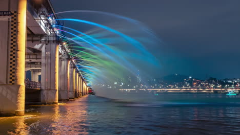Banpo-Bridge-Moonlight-Rainbow-Fountain-Show-Timelapse-At-Night,-Seoul,-South-Korea---dynamic-zoom-out