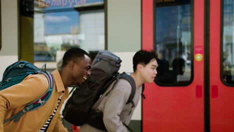 Friends-running-in-the-train-platform