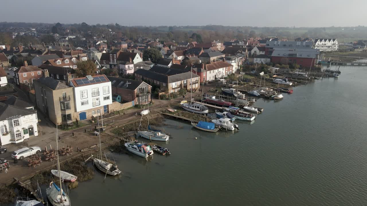 wivenhoe colchester essex waterfront quay lado 4k imágenes de drones