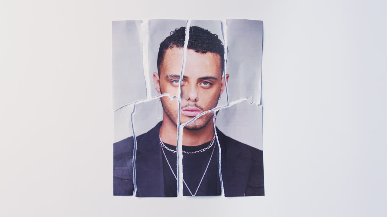 concepto de salud mental con la imagen de un hombre infeliz hecho pedazos y soplado