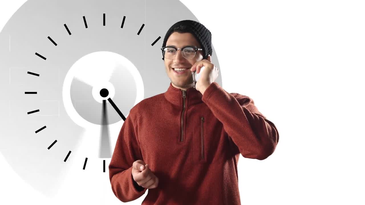 animación de un hombre de raza mixta con gorra y gafas hablando en su teléfono inteligente con reloj blanco