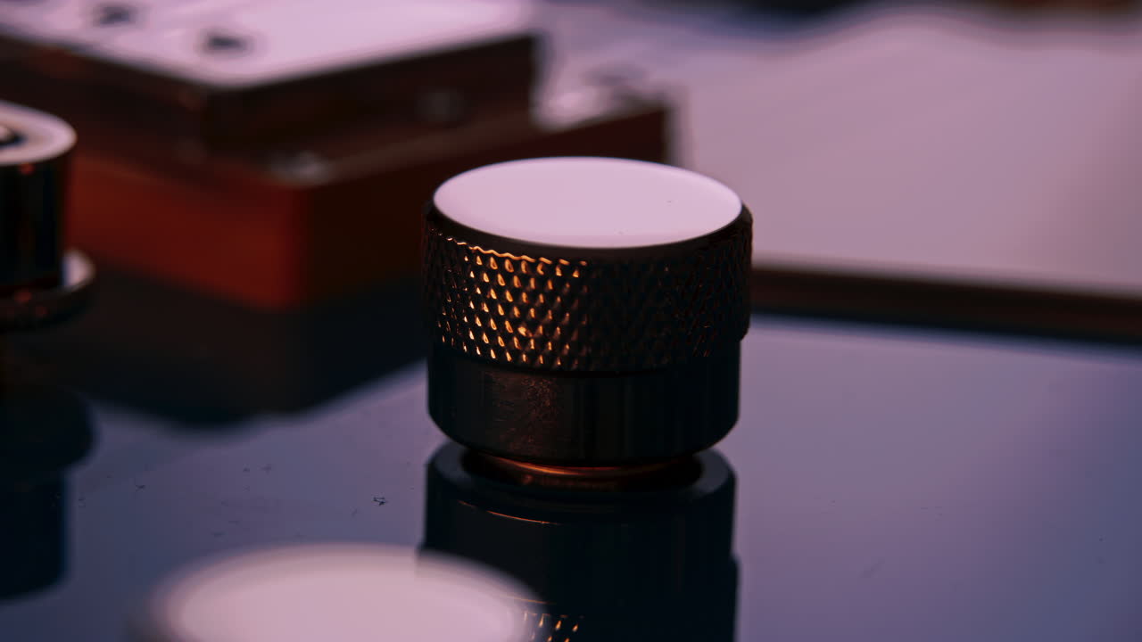 기타 볼 또는 톤 노브 또는 포텐시오미터의 클로즈업