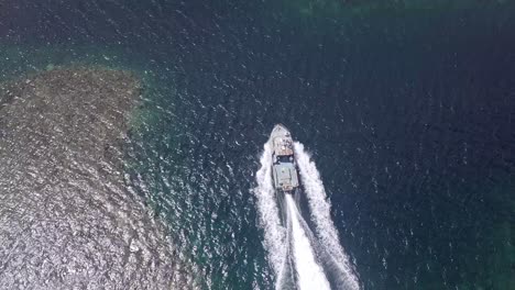 paseos en lancha motora sobre y alrededor de los arrecifes de coral en las islas houtman abrolhos