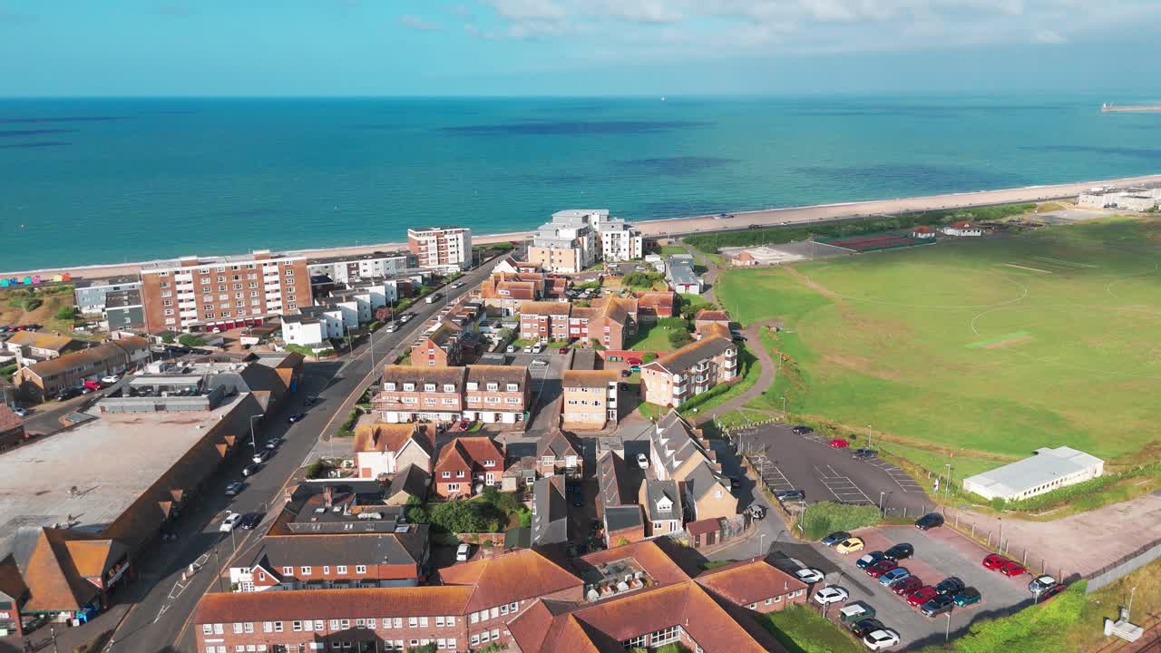 Una tranquilla ripresa del mare in una giornata di sole a Newhaven