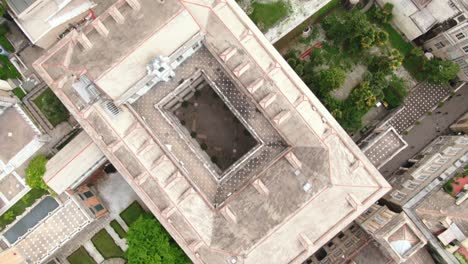 edificios históricos y de apartamentos de génova, de arriba hacia abajo sobrevolando la vista