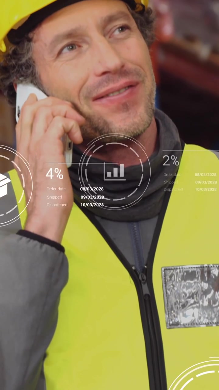 Animazione di elaborazione dati su uomo con smartphone che lavora in magazzino.