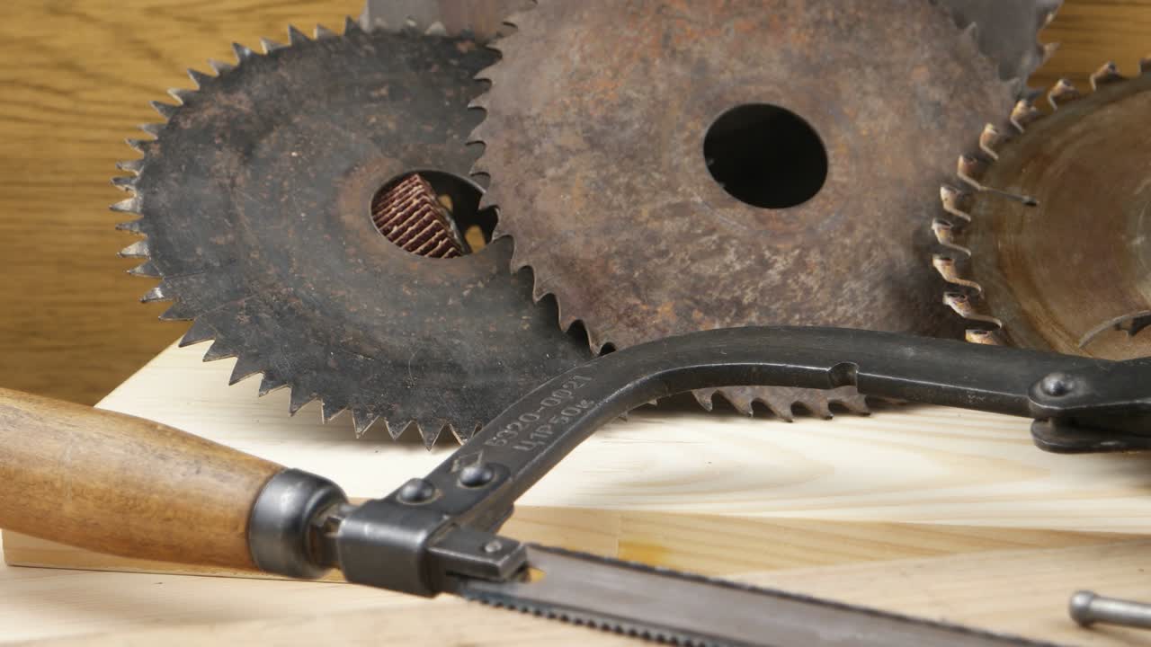 작업실에서 오래된 도구