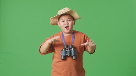 안경 으로 흥분 한 아이