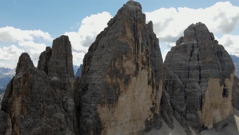 vistas aéreas del tre cime di lavaredo en los dolomitas italianos-2