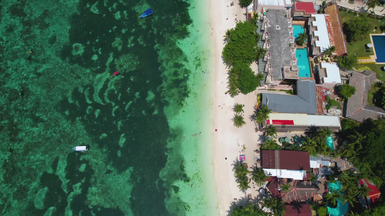 4k 드론이 필리핀 보홀의 아름다운 알로나 해변을 날아다니는 영상