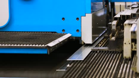 metal sheet processing on cnc machine