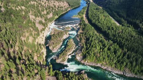 Rápidos-Espumosos-A-Lo-Largo-Del-Río-Kootenai-En-El-Sureste-De-Columbia-Británica,-Canadá