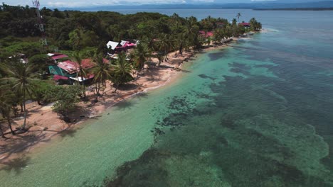 imagen delantera de la playa de boca del drago