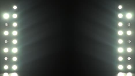 imágenes realistas de la luz del escenario parpadeando rayos de reflectores a través del humo