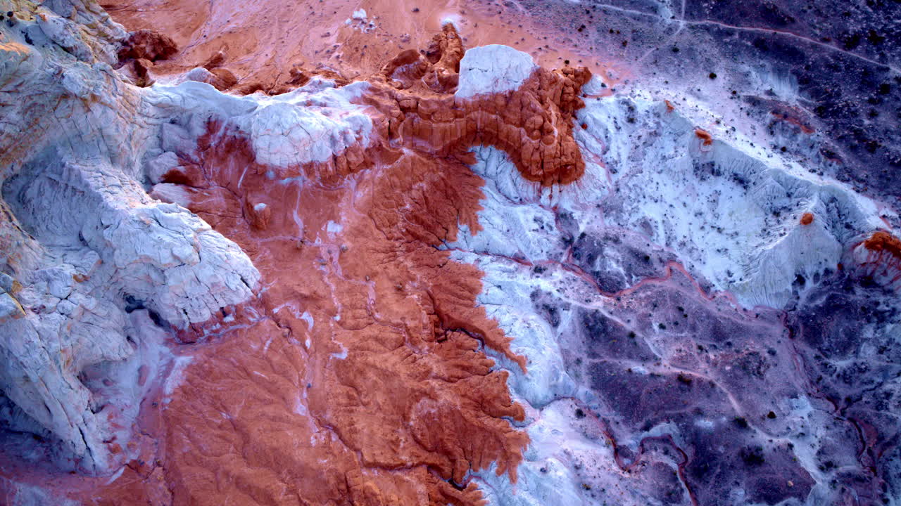 With every frame, the drone reveals the Southwest’s canyonlands as a masterpiece sculpted by nature’s hand.