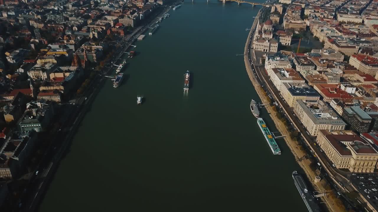 Vista aerea di Budapest e del fiume Danubio