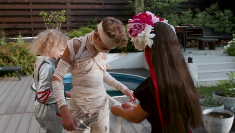 niños en Halloween
