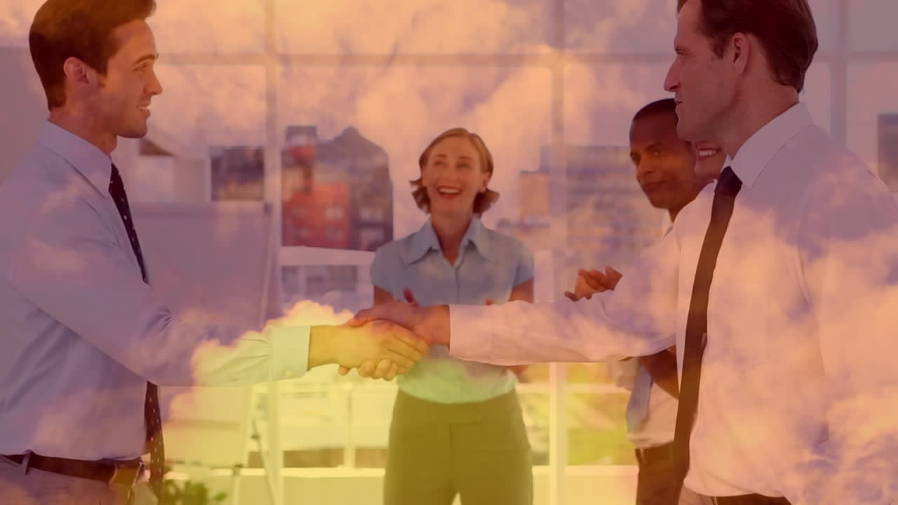 오렌지색 구름이 있는 사무실에서 손을 흔드는 사업가들의 애니메이션.