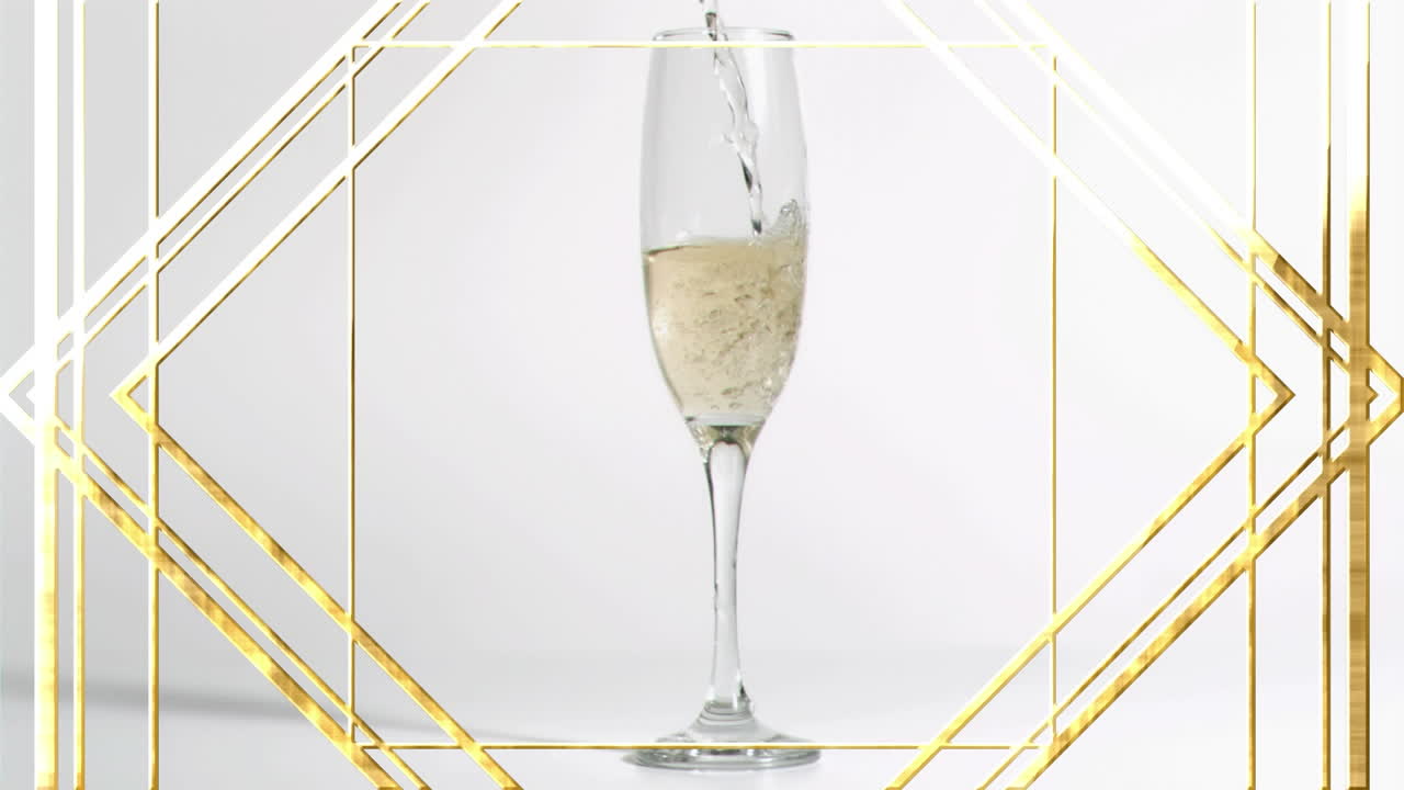 animación de patrón de oro sobre una copa de champán en el fondo