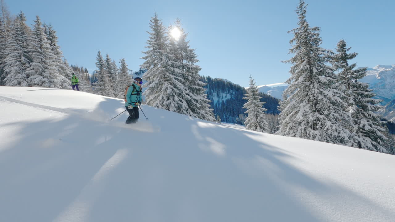 Avventura sciistica invernale nelle Alpi