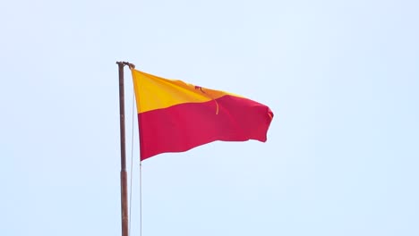 Flag-of-Jaisalmer-in-slow-motion-against-the-sky,-Rajasthan,-India