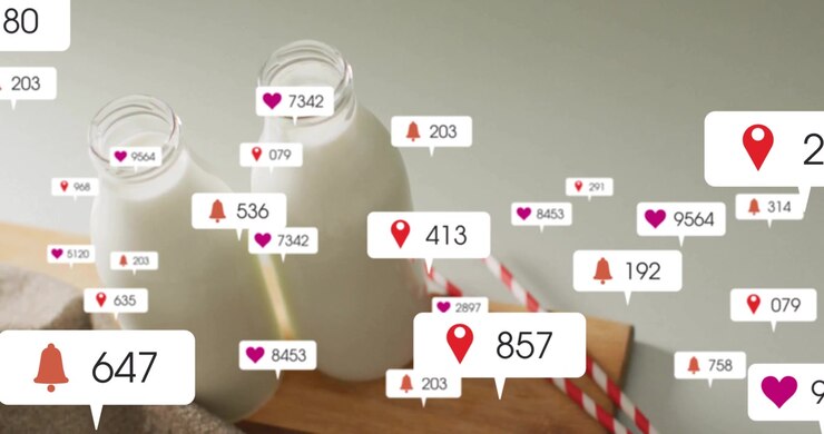 Ikon pop-up muncul setelah jeda di sekitar botol susu, menggambarkan interaksi sebelum memudar.