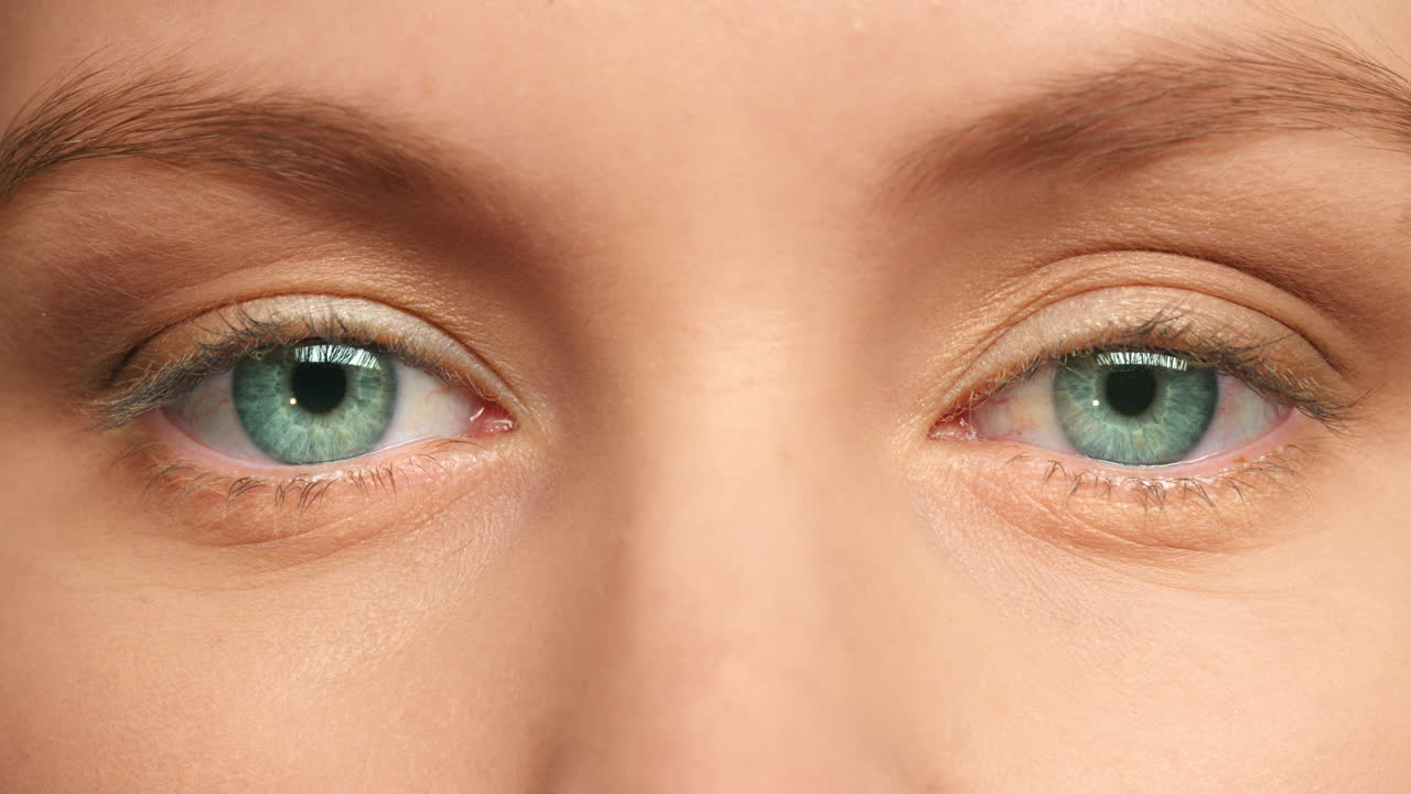 눈, 비전과 행복한 소녀