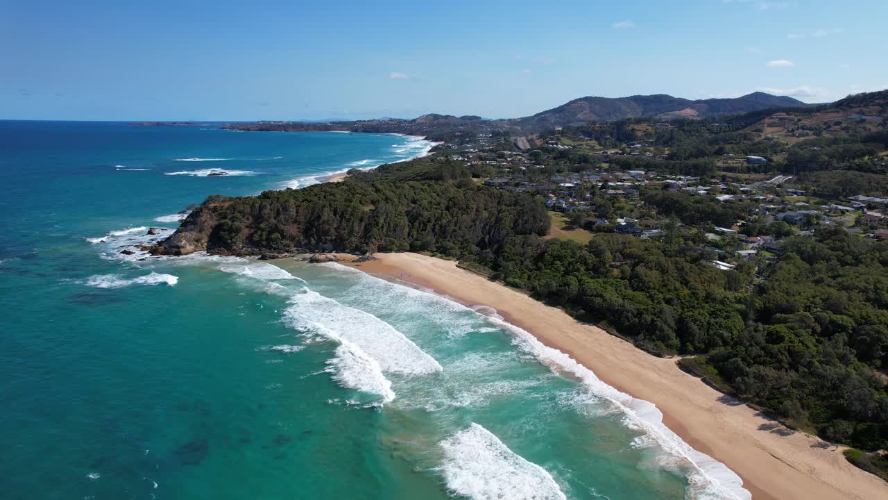 여름 에 화이트 블러프 헤드랜드 와 사파이어 비치, 뉴 사우스 웨일스, 오스트레일리아 - 공중 사진