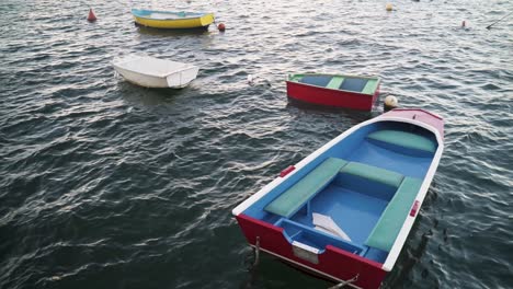 Small-boats-in-water-in-the-harbour-on-a-sunny-day-in-Malta