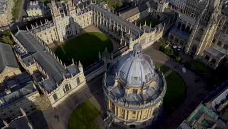 Cerrar-Vista-De-Pájaro-Sobre-All-Souls-College-Y-La-Biblioteca-De-La-Cámara-Radcliffe-Oxford