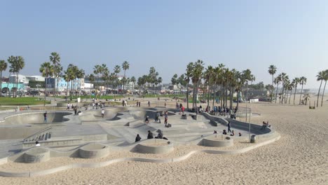 Skate-Park-En-Venice-Beach-California-Movimiento-De-Cámara-Cinematográfica