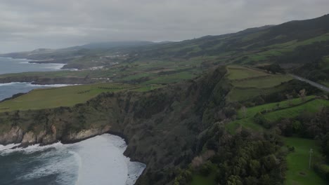 la costa pintoresca de la isla de são miguel