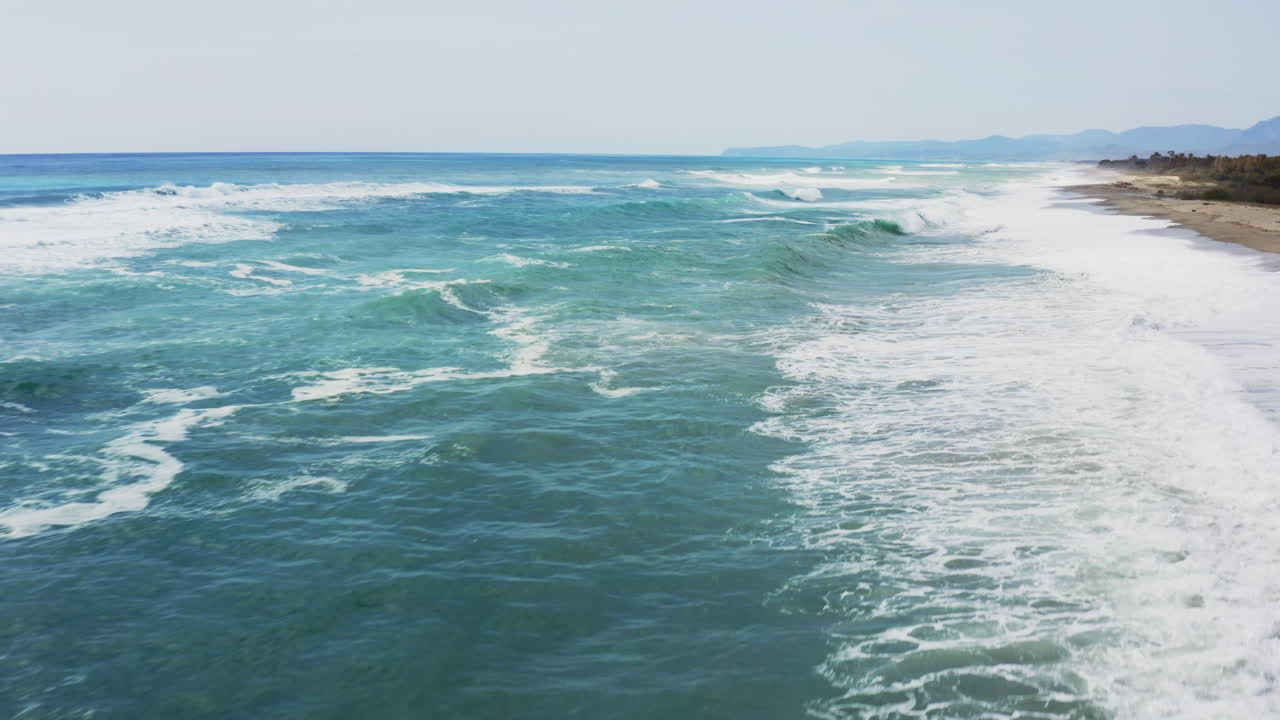 Sorvolare le onde dell'oceano