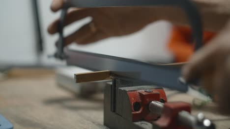 metal cutting with hand saw